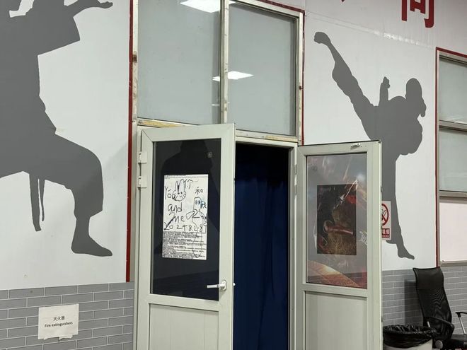 百万一个高中辍学生的实验音乐乌托邦开元棋牌案例｜“你和我”：三年亏近(图10)