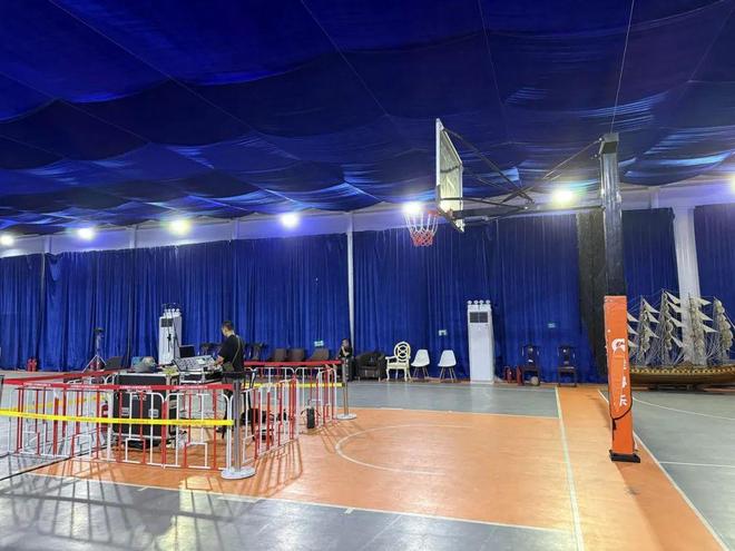 百万一个高中辍学生的实验音乐乌托邦开元棋牌案例｜“你和我”：三年亏近(图11)